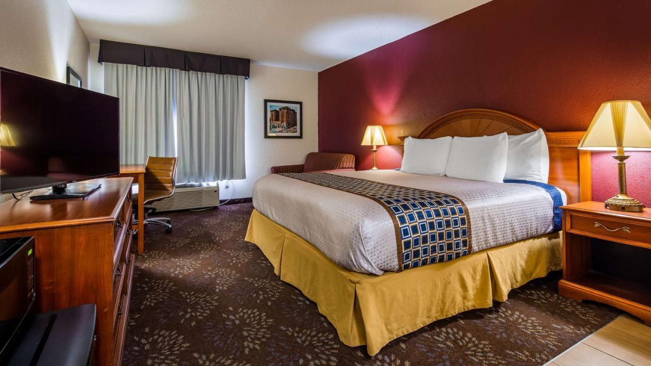 Hotel Red Roof Evansville Stacer