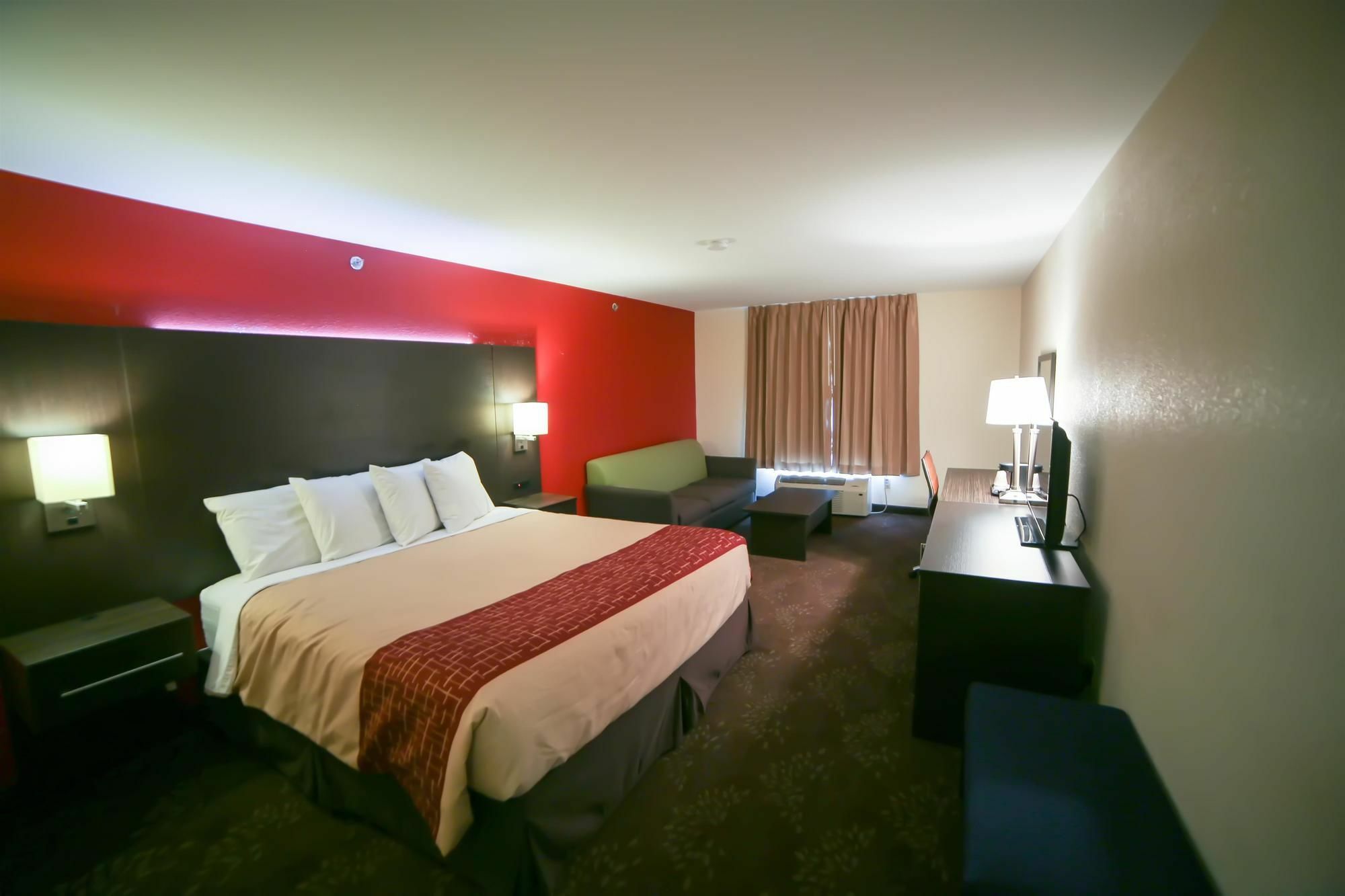 Red Roof Evansville Hotel 2*