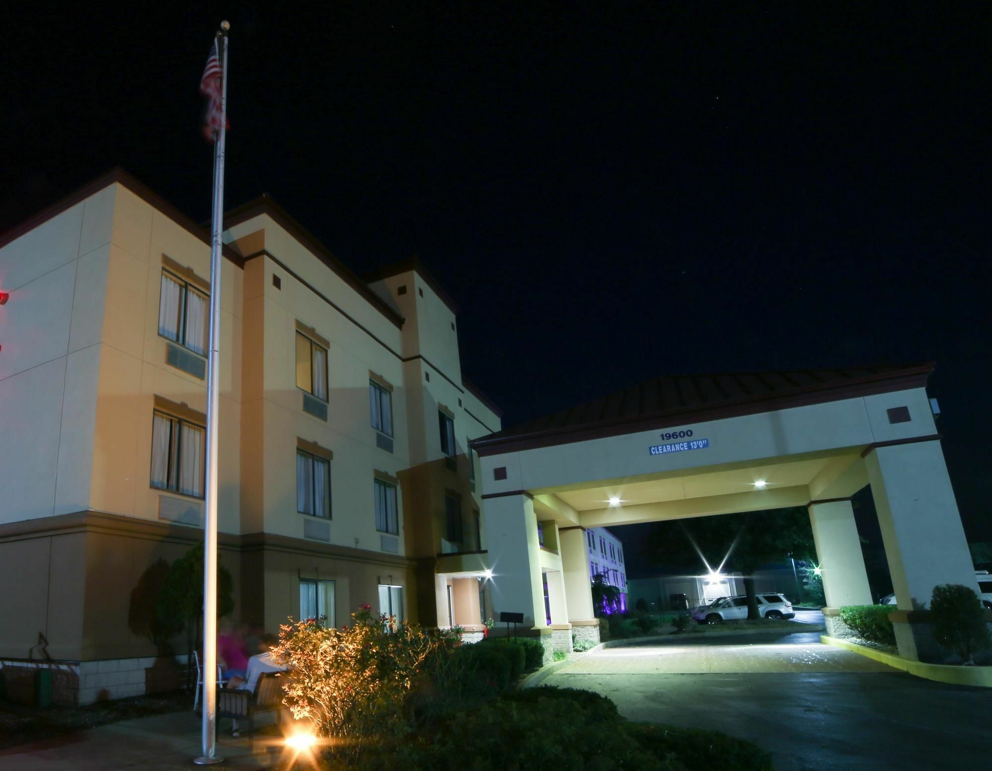 Hotel Red Roof Evansville Stacer